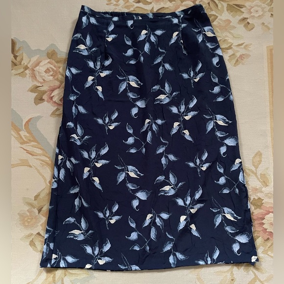 Norton McNaughton Dresses & Skirts - Large navy blue floral skirt